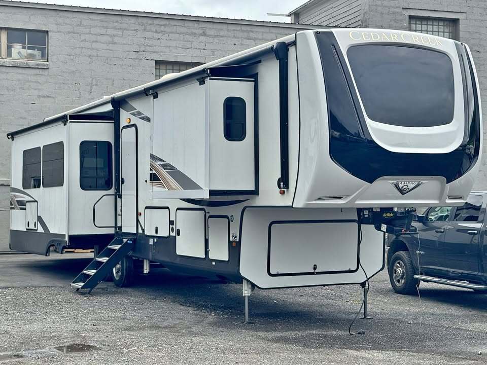 2022 Forest River CEDAR CREEK 38EKS in syracuse NY