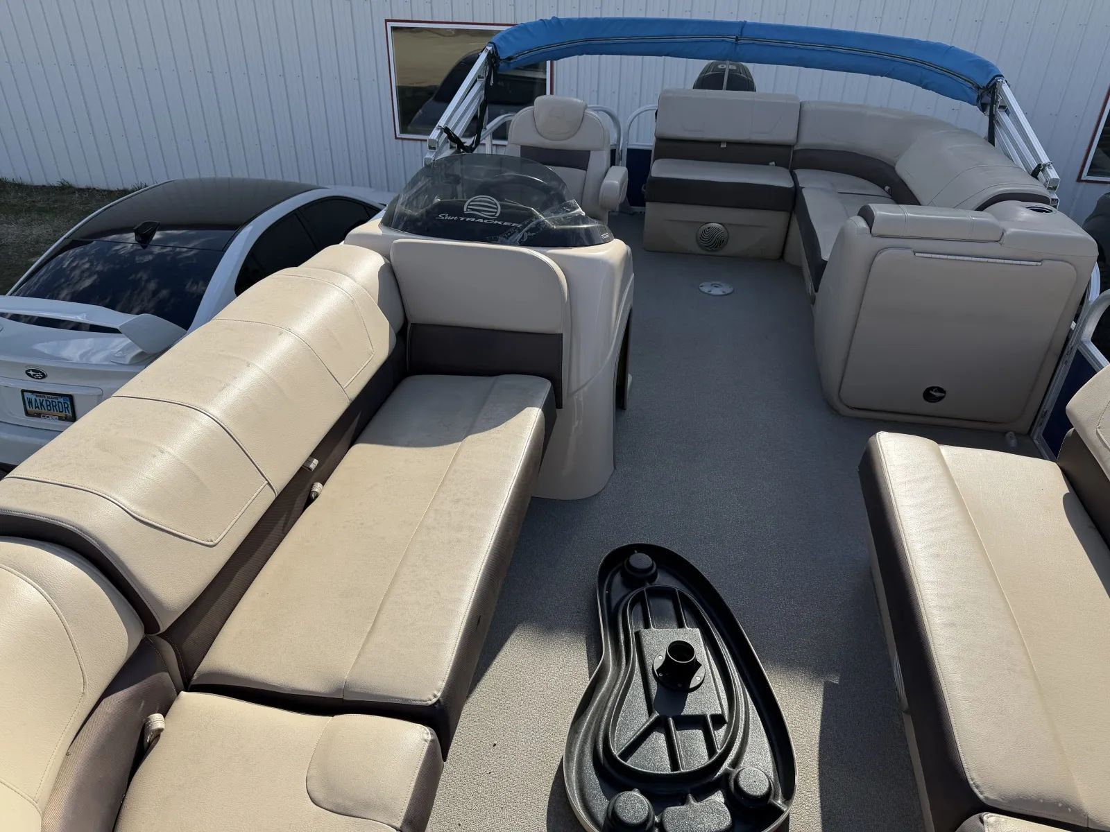 2018 Suntracker PARTY BARGE 20 DLX 90HP BUNK TRAILER 22 RF XP3 in fargo ND