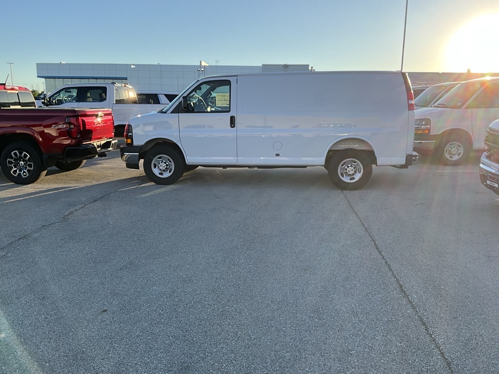 2026 CHEVROLET EXPRESS G2500 in Mount Pleasant, WI