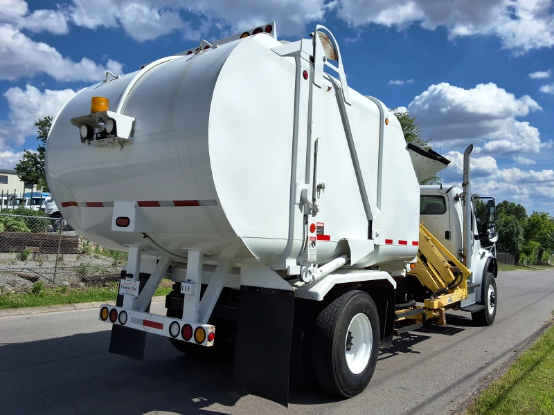 2016 FREIGHTLINER BUSINESS CLASS M2 106
