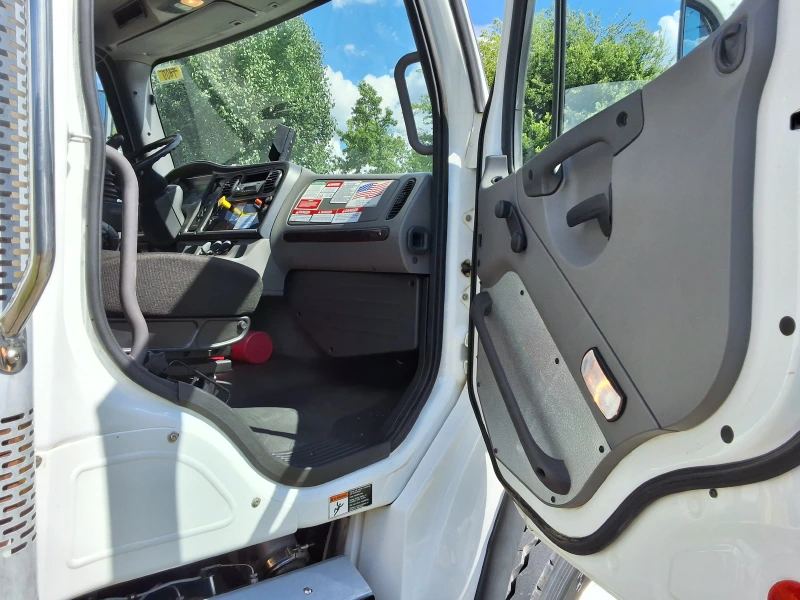 2016 FREIGHTLINER BUSINESS CLASS M2 106