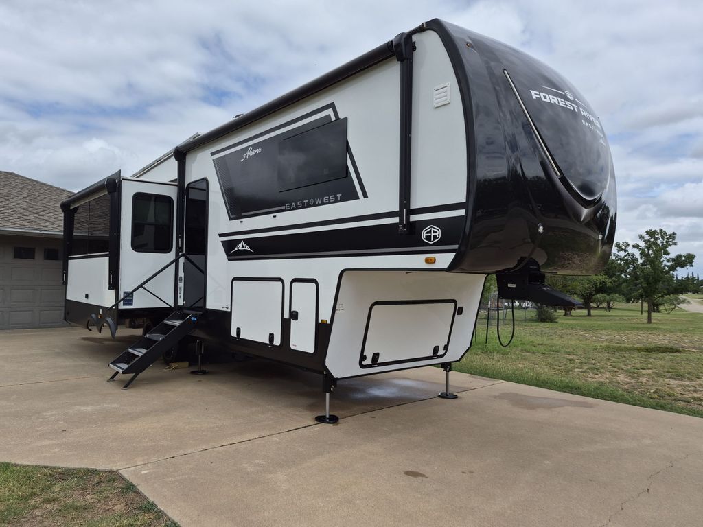 2025 Forest River East to West Ahara 325RL in san angelo TX