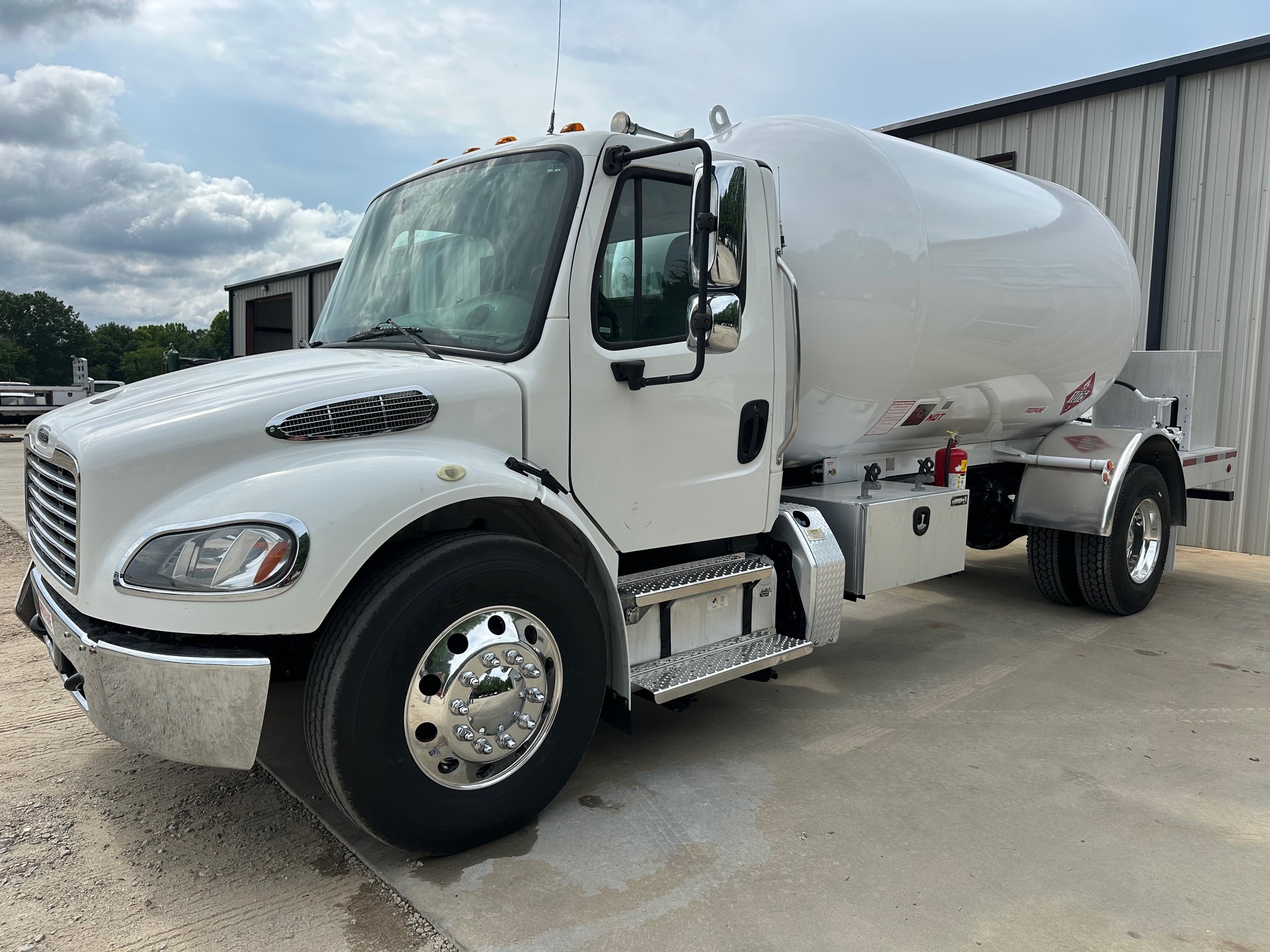 2018 FREIGHTLINER BUSINESS CLASS M2 106 in Miami, FL