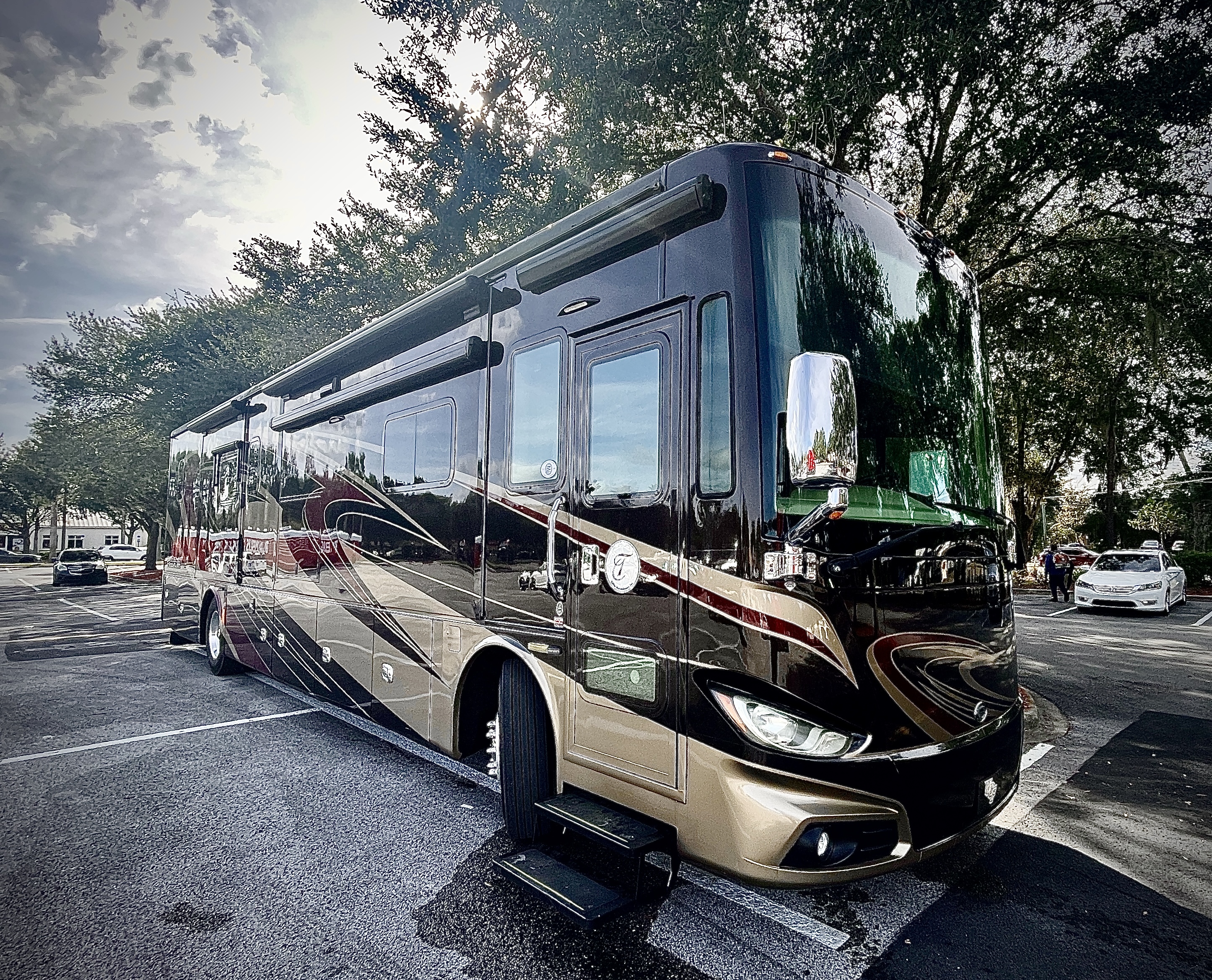 2015 Tiffin Motorhomes 40QTH RV