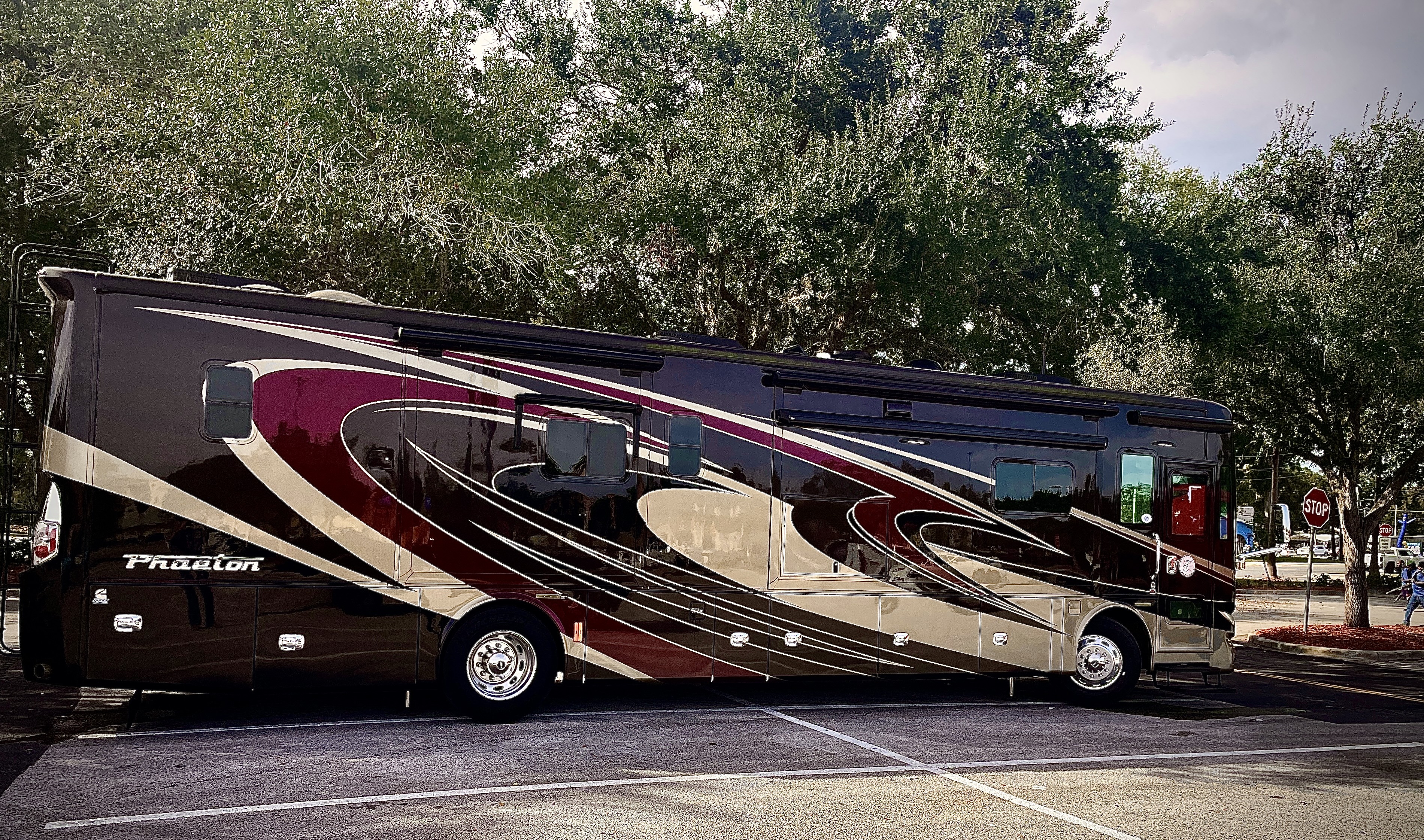 2015 Tiffin Motorhomes 40QTH in princeton MN