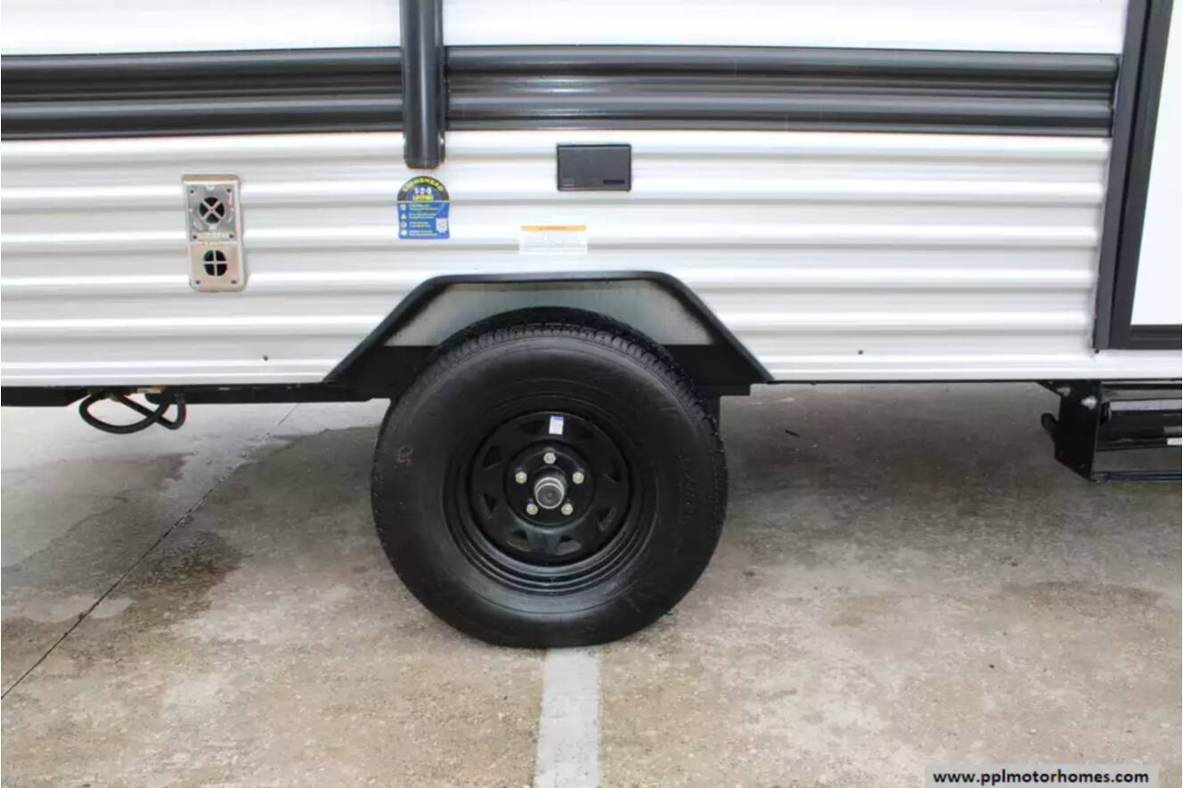 A photo of this 2025 Keystone Coleman 17B