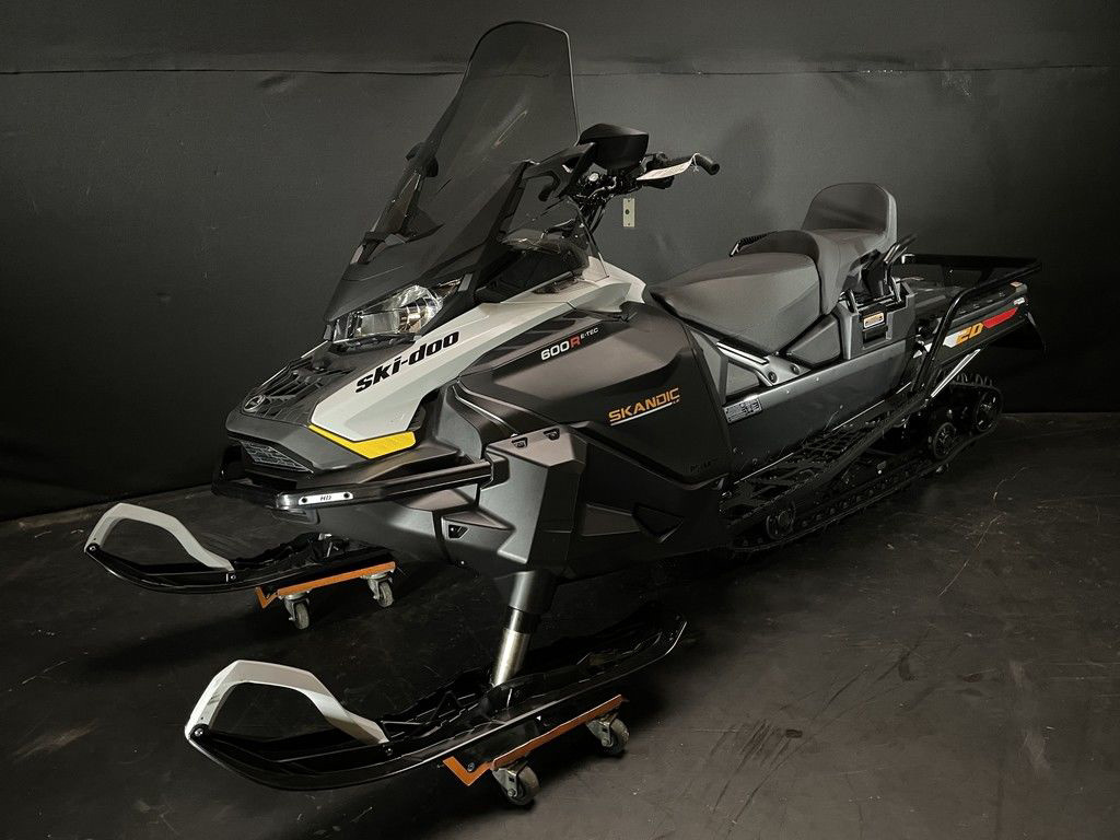2026 Ski-Doo Skandic LE 600R E-TEC 20 Silent Cobra WT 1.5_Grey in appleton WI