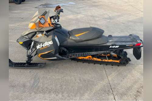 2013 Ski-Doo SUMMIT SP E-TEC 600 H.O. 146" Electric Start in madison SD