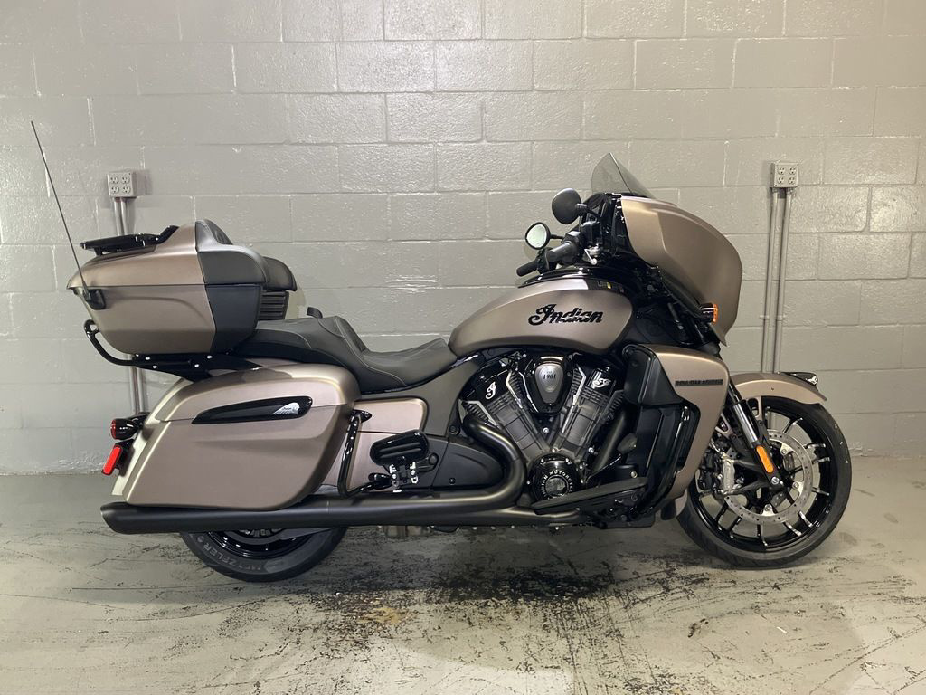 2025 Indian Roadmaster Powerplus Dark Horse Nara Bronze Smok DARK HORSE in Daytona Beach, FL