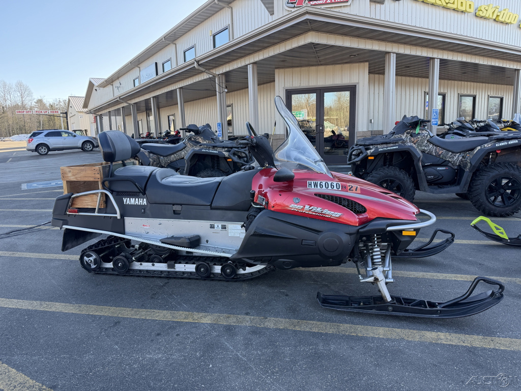Red Yamaha For Sale - Yamaha Skis Snowmobiles - Snowmobile Trader