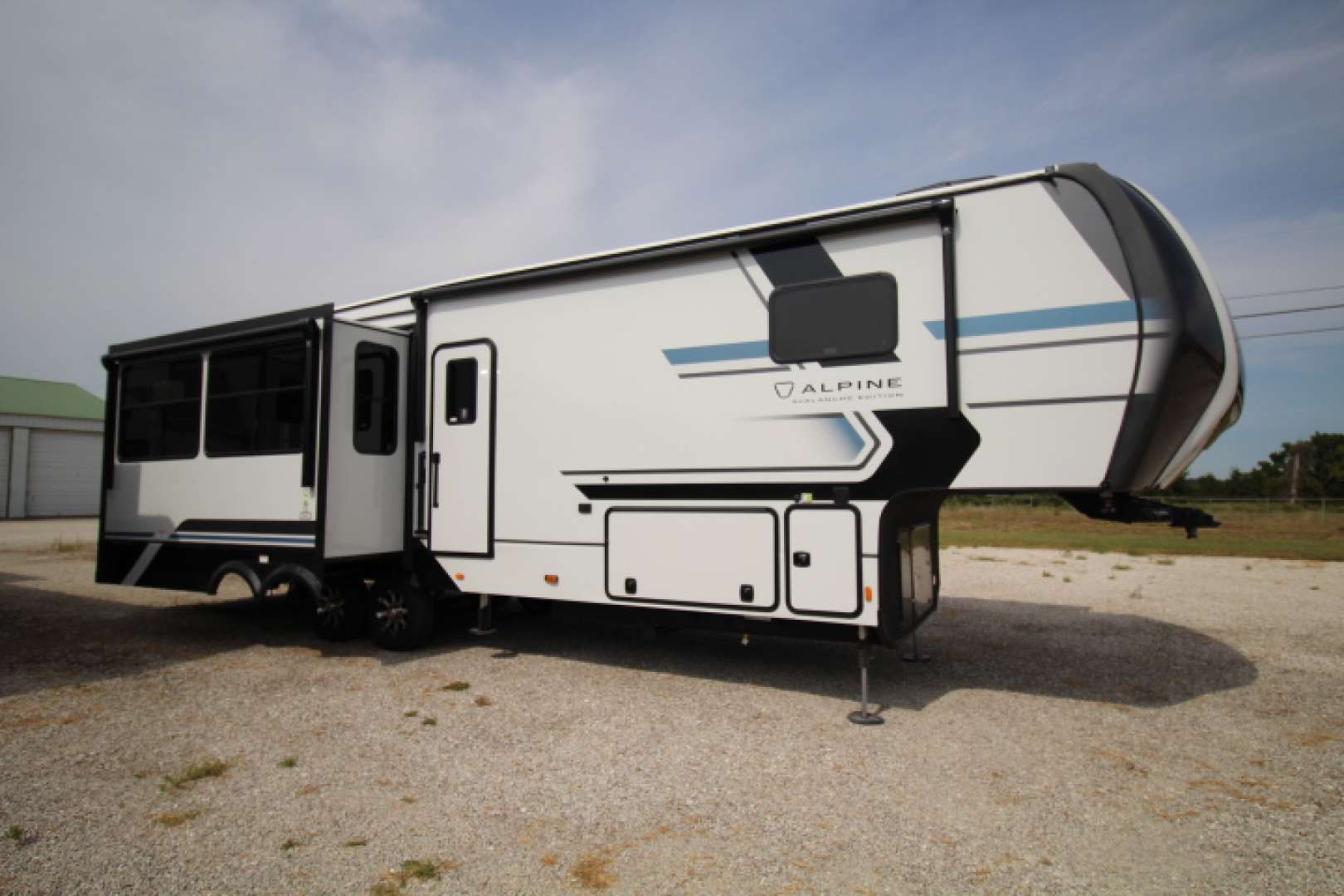 2026 Keystone Alpine Avalanche Edition 321RL in hermitage MO