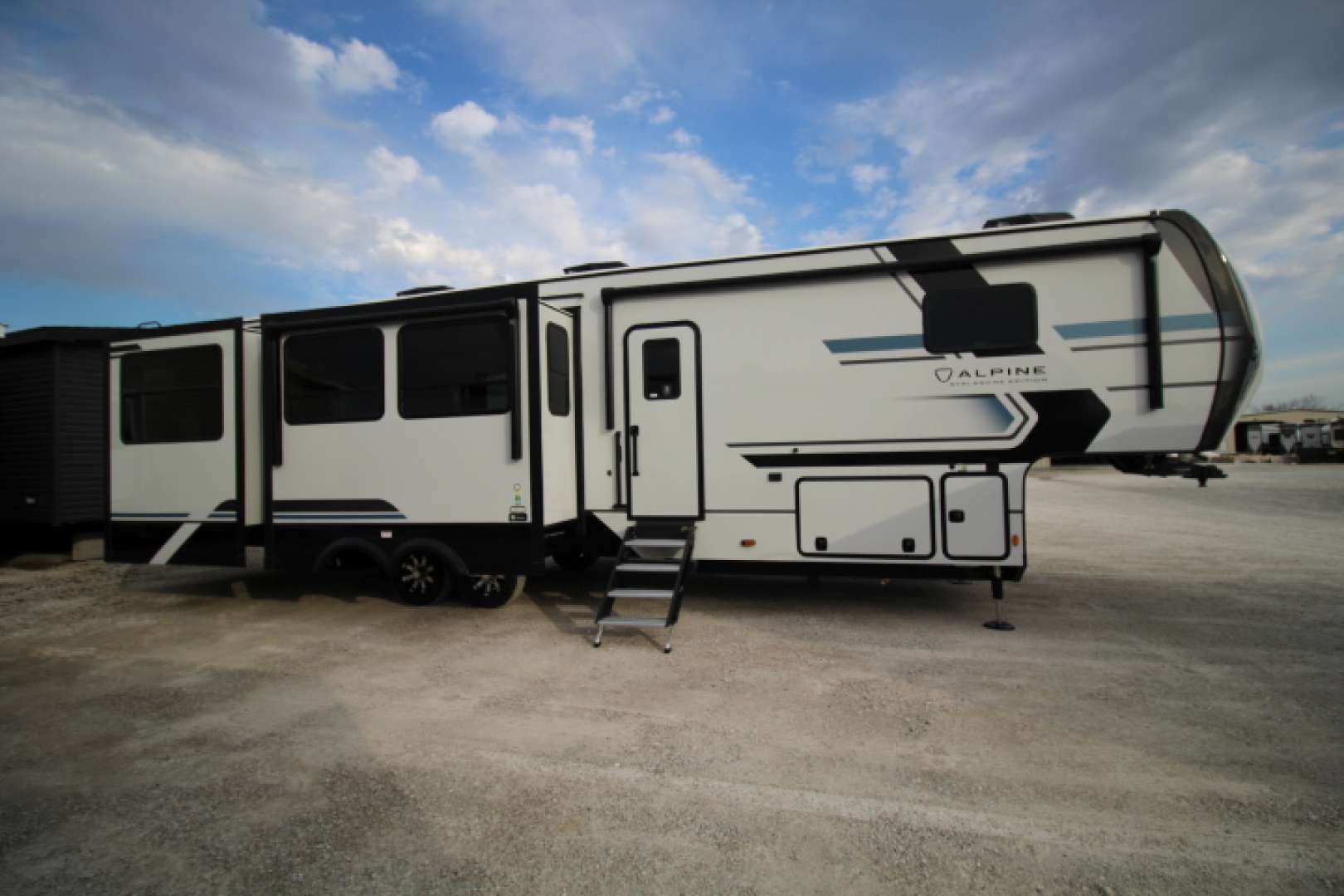 2026 Keystone Alpine Avalanche Edition 366LS in hermitage MO