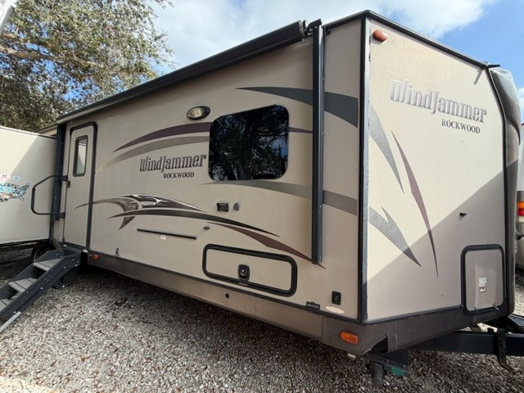 2015 Forest River Rockwood Windjammer 3025W in north fort myers FL
