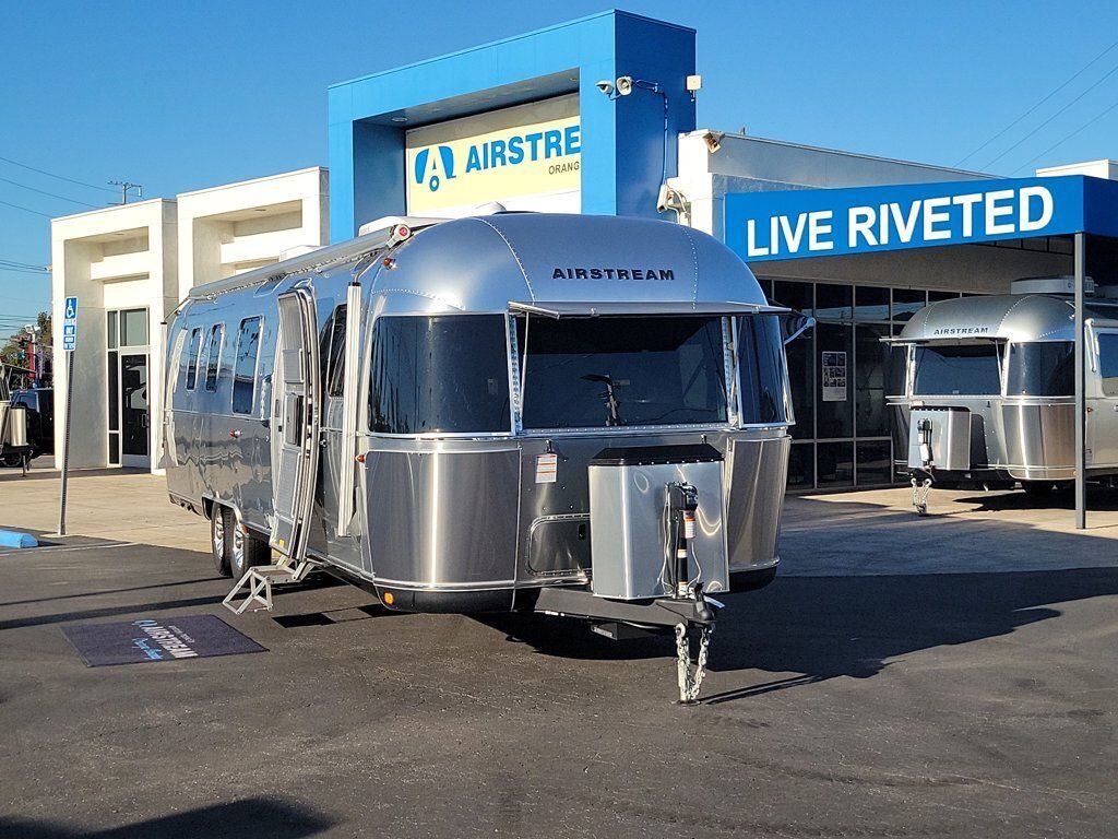 2026 Airstream Classic 33FB Queen in midway city CA