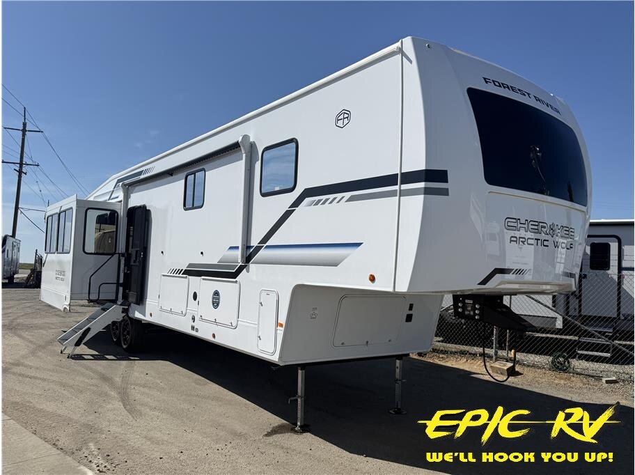 2026 Forest River Cherokee Arctic Wolf 3650SUITE in madera CA