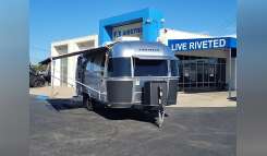 2026 Airstream Flying Cloud ® 25FB Midnight Flamingo RV