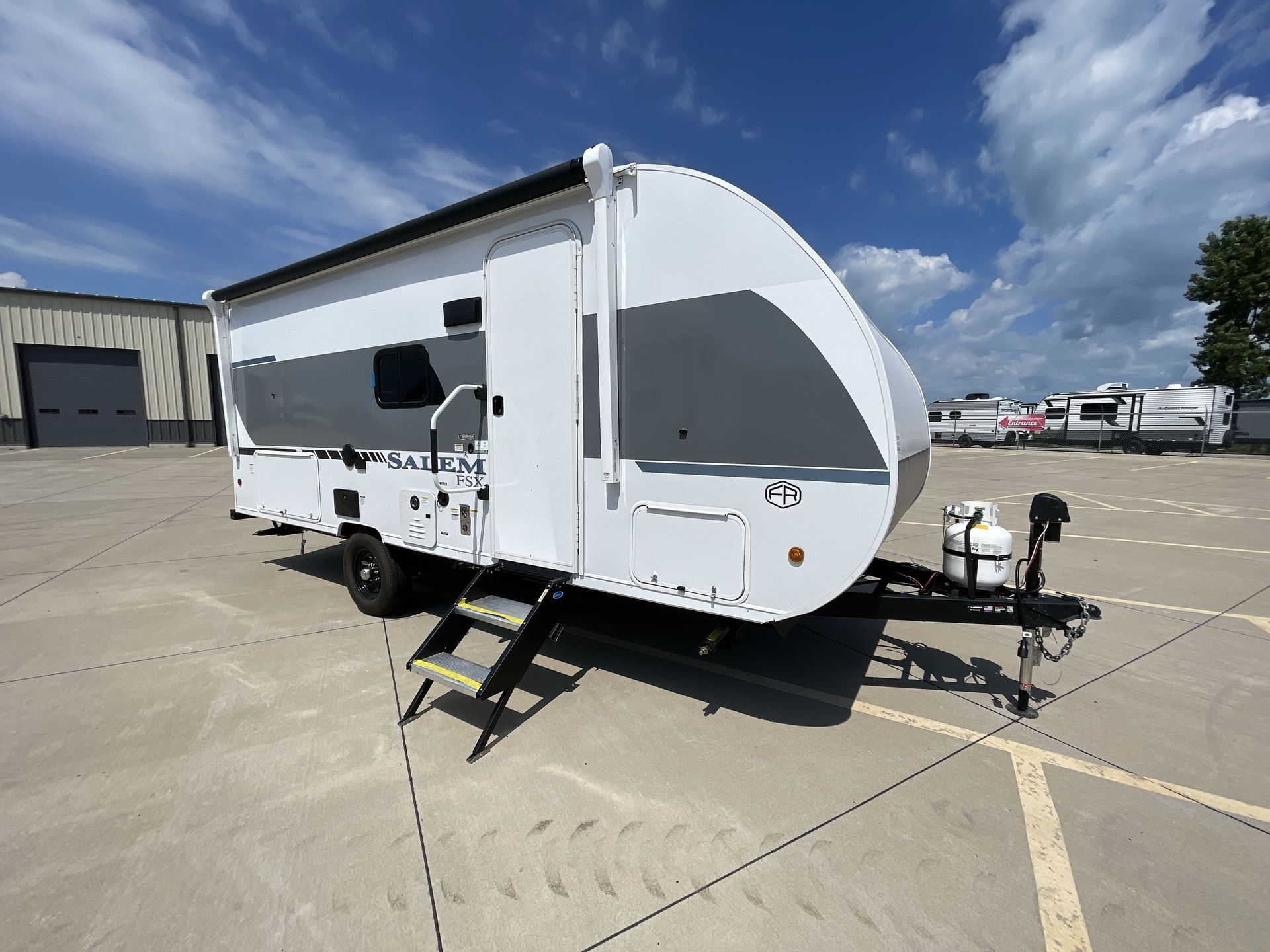 2026 Forest River SALEM FSX PLATINUM 178BHSKX in blue grass IA