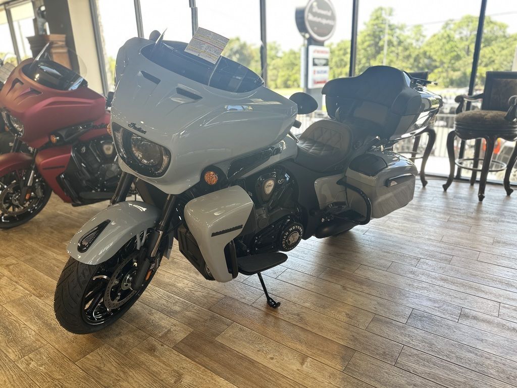 2025 Indian Motorcycle® Roadmaster® PowerPlus Dark Horse® w/PowerBand Storm G DARK HORSE in Hobe Sound, FL