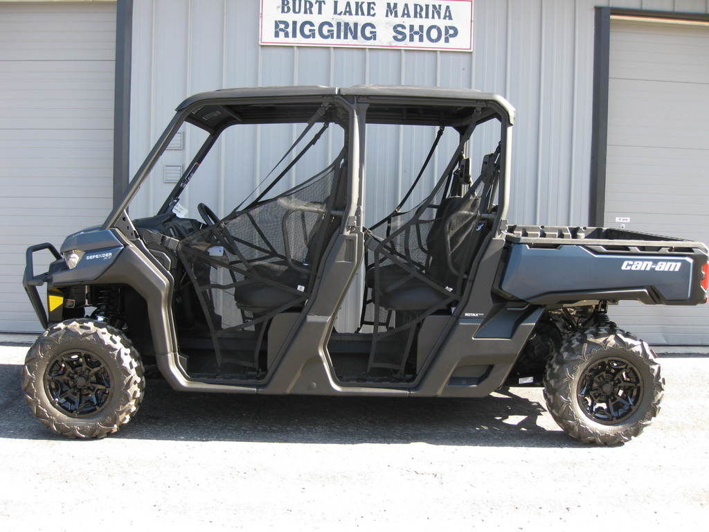 2025 Can-Am Defender MAX XT HD9 in indian river MI