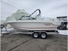 Boston Whaler 330 Vantage Review image