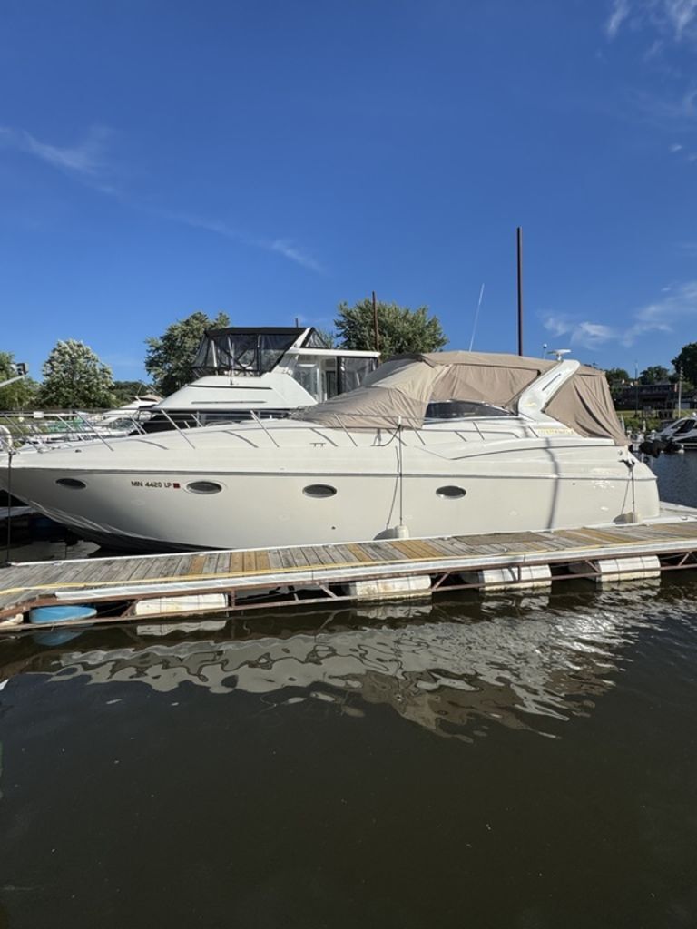2002 Regal 3860 Commodore in red wing MN
