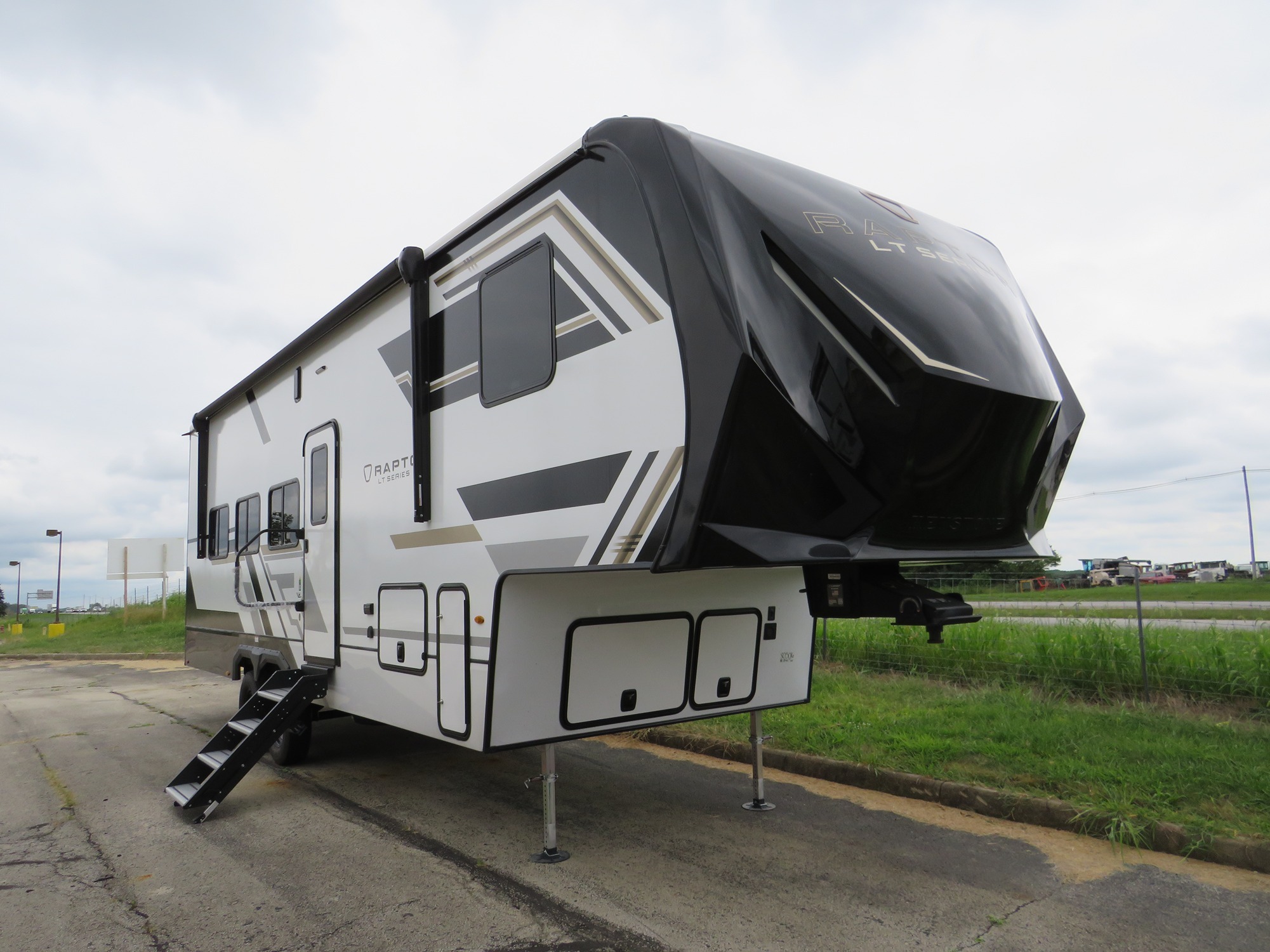 2026 Keystone RAPTOR CARBON SERIES 321LT in jeffersonville OH