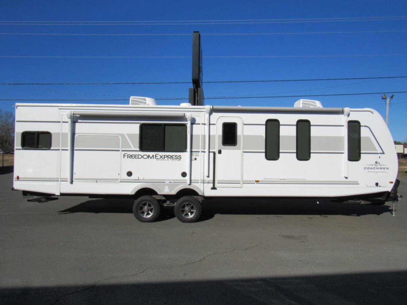 A photo of this 2026 Coachmen Freedom Express Ultra Lite 324RLDS