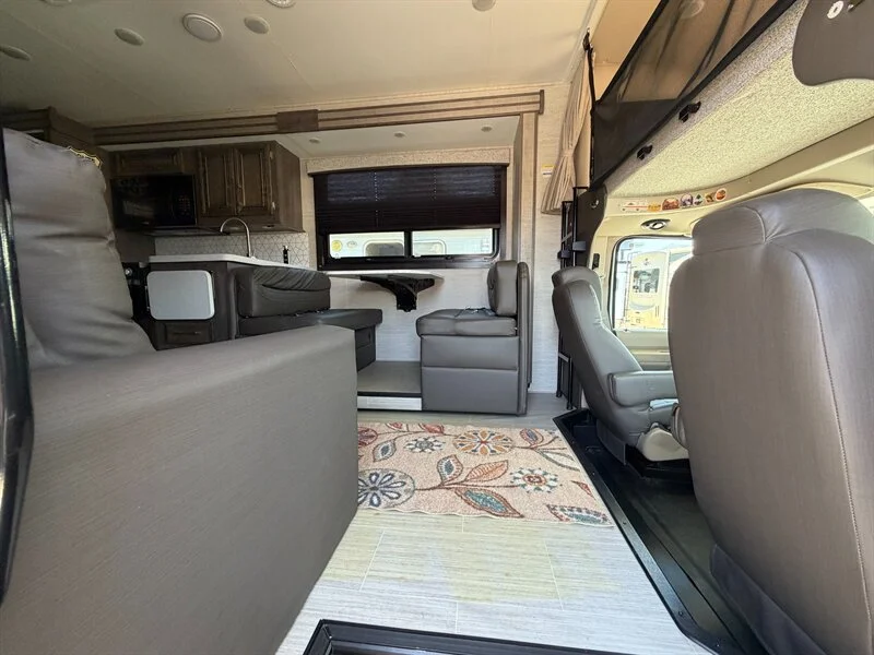 2022 Thor Odyssey Entegra 31F