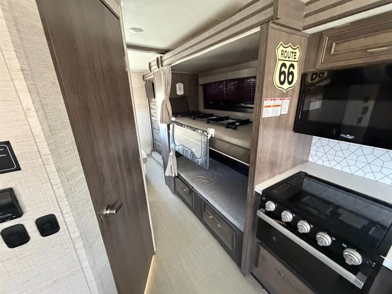 2022 Thor Odyssey Entegra 31F