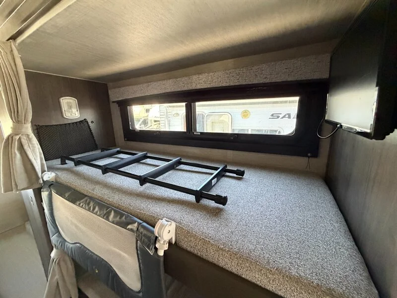 2022 Thor Odyssey Entegra 31F
