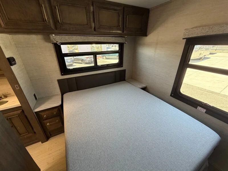 2022 Thor Odyssey Entegra 31F