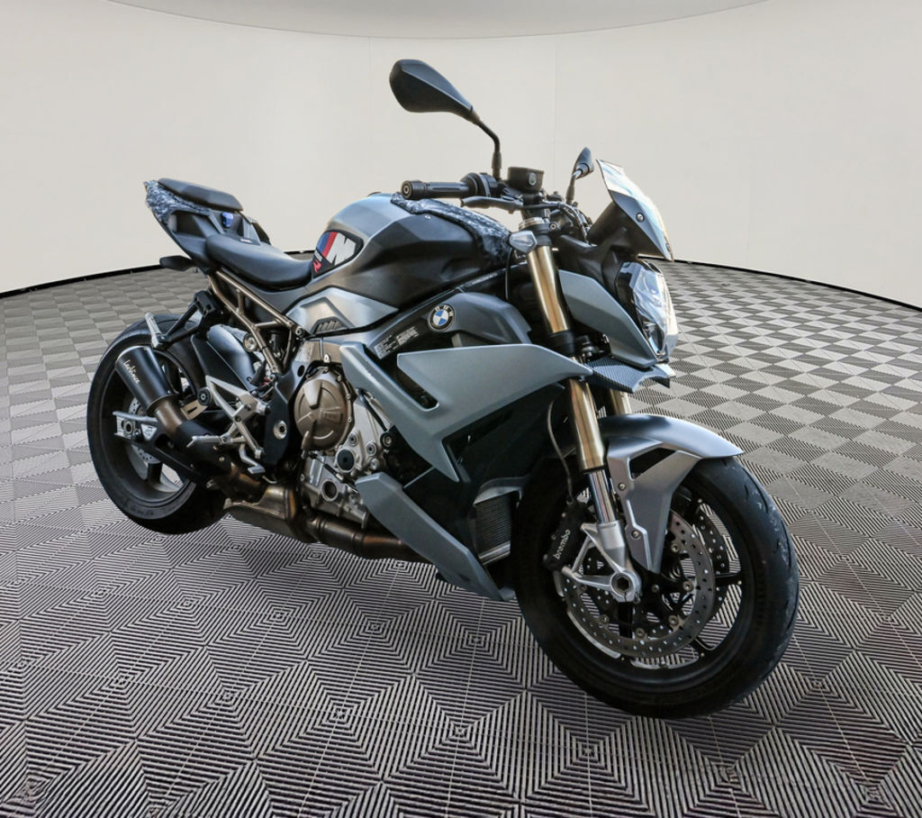 2022 BMW S 1000 R Hockenheim Silver Metallic 1000 R in Hendersonville, NC