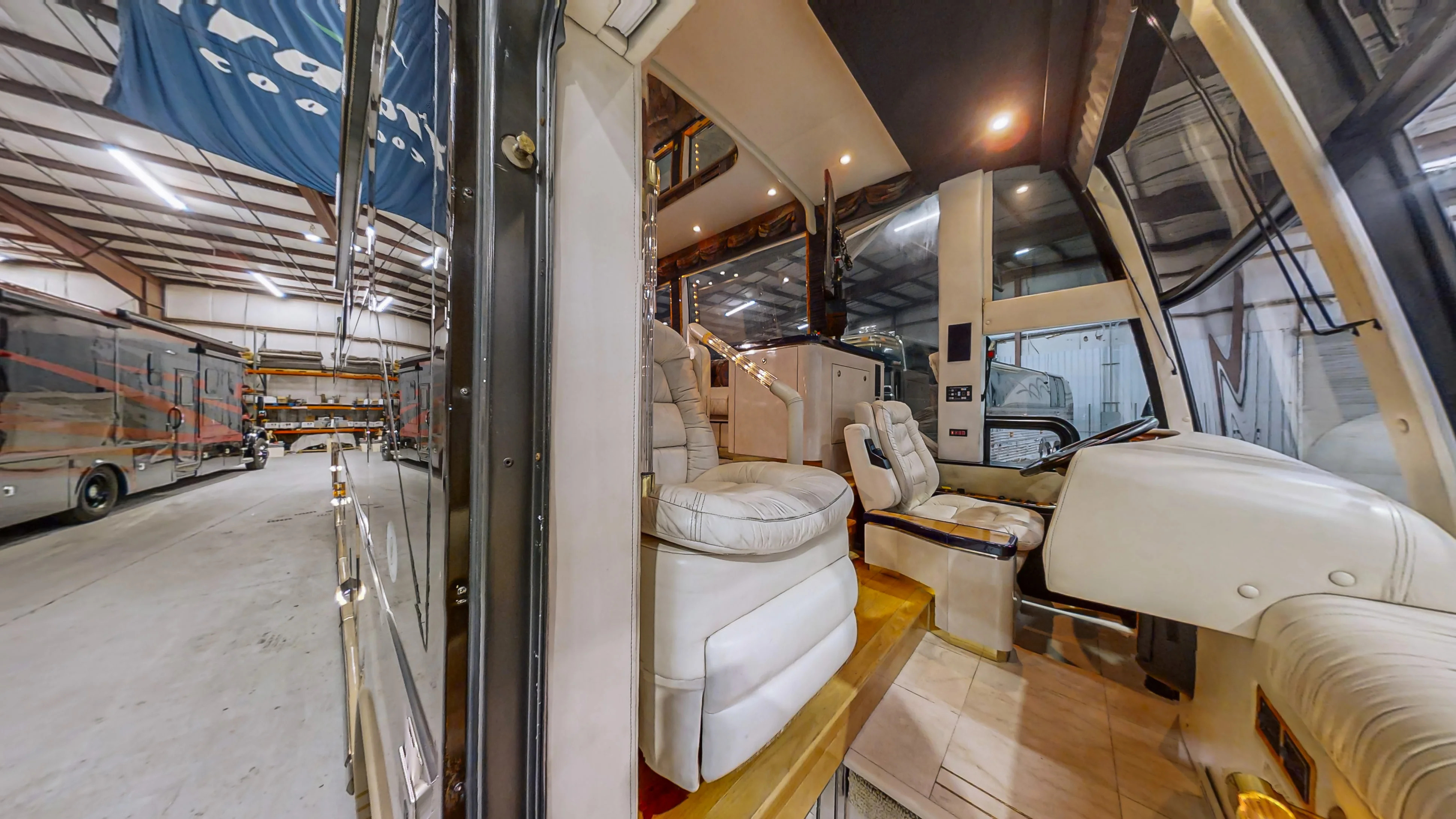 2000 Prevost Featherlite H3-45 in deland FL