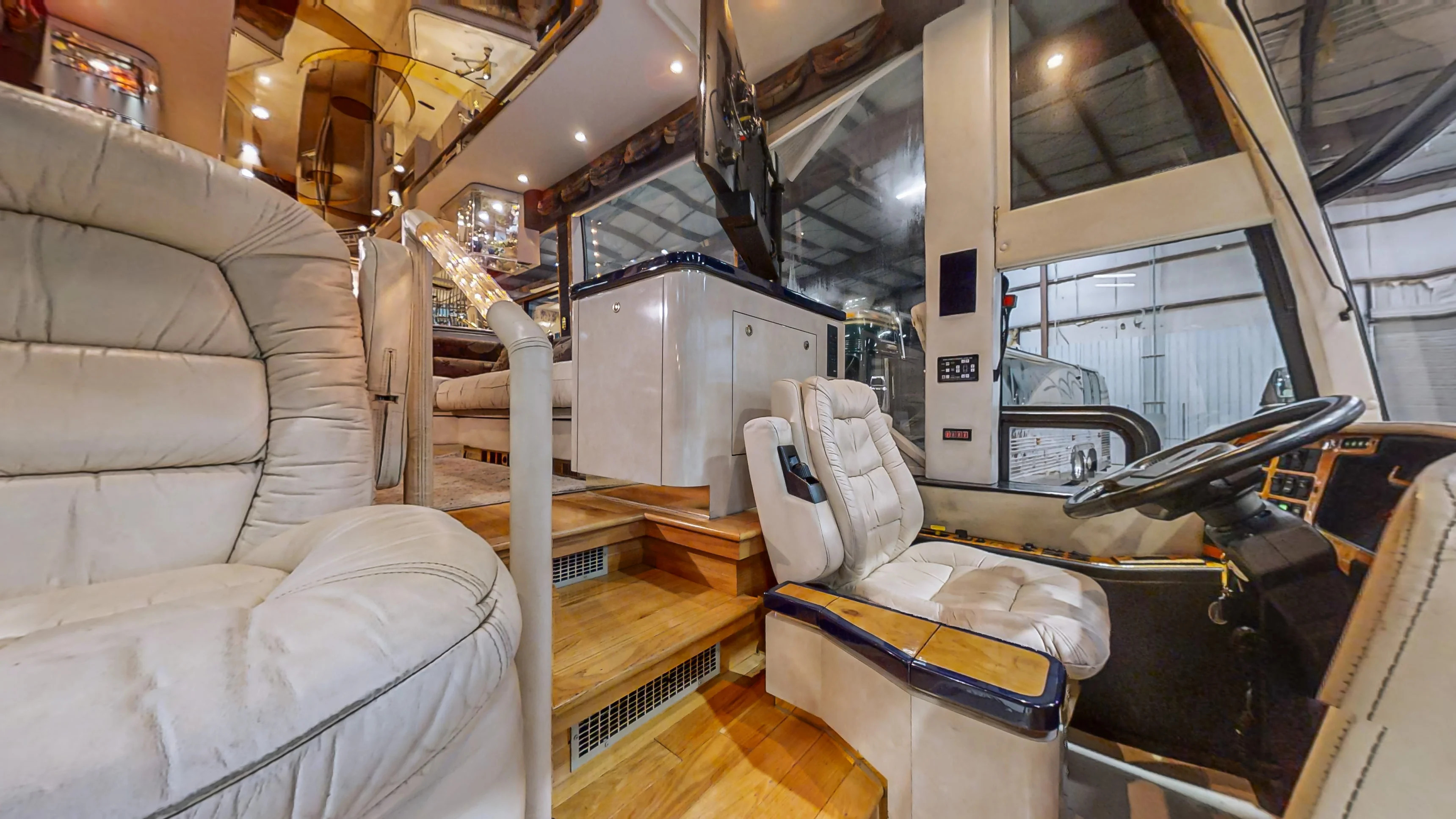 2000 Prevost Featherlite H3-45 in deland FL