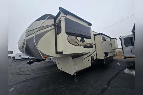 2018 Grand Design Solitude 374TH / 374TH-R in bay city MI
