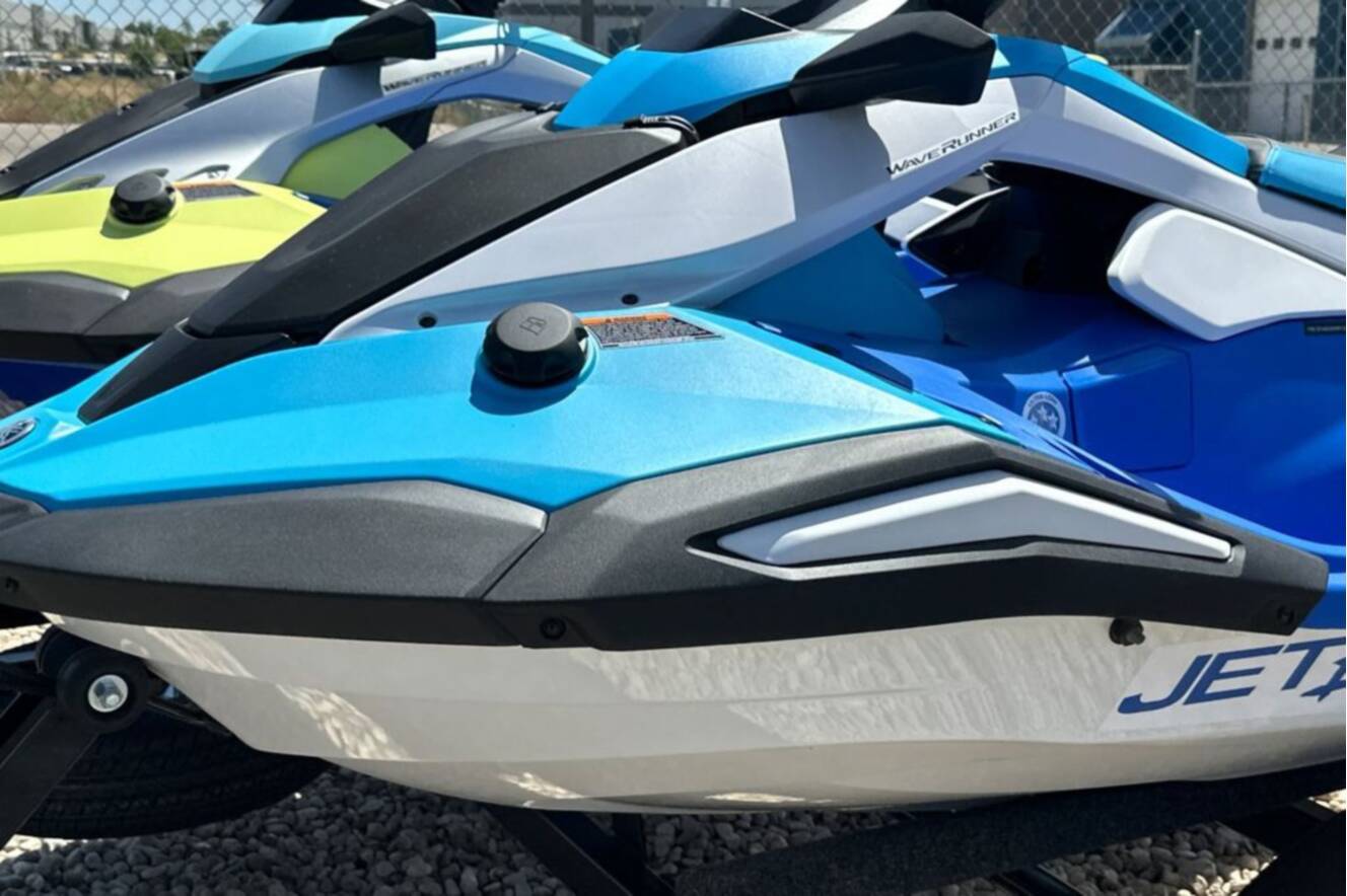 A photo of this 2026 Yamaha JETBLASTER DLX 3-AZURE BLUE/WHITE