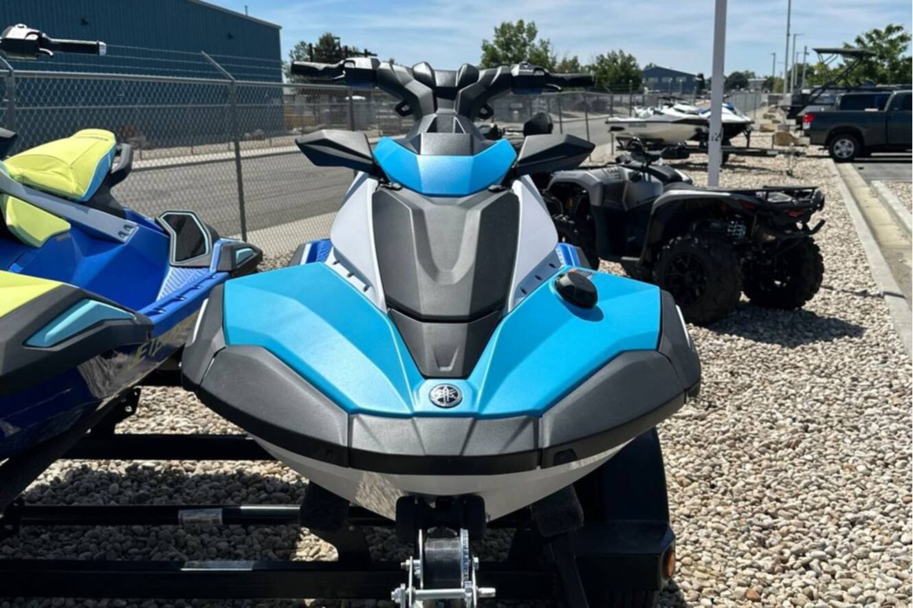 A photo of this 2026 Yamaha JETBLASTER DLX 3-AZURE BLUE/WHITE