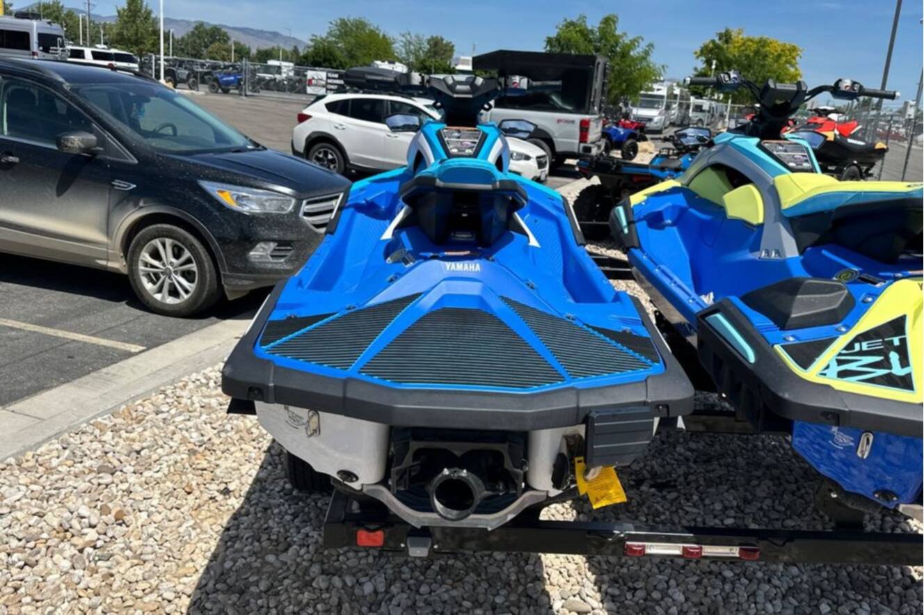 A photo of this 2026 Yamaha JETBLASTER DLX 3-AZURE BLUE/WHITE