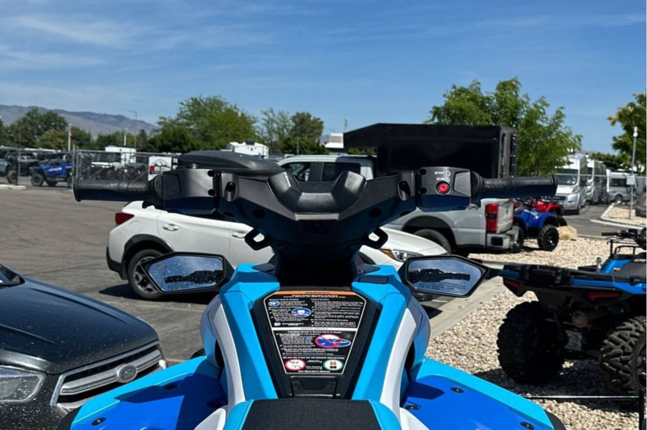 A photo of this 2026 Yamaha JETBLASTER DLX 3-AZURE BLUE/WHITE