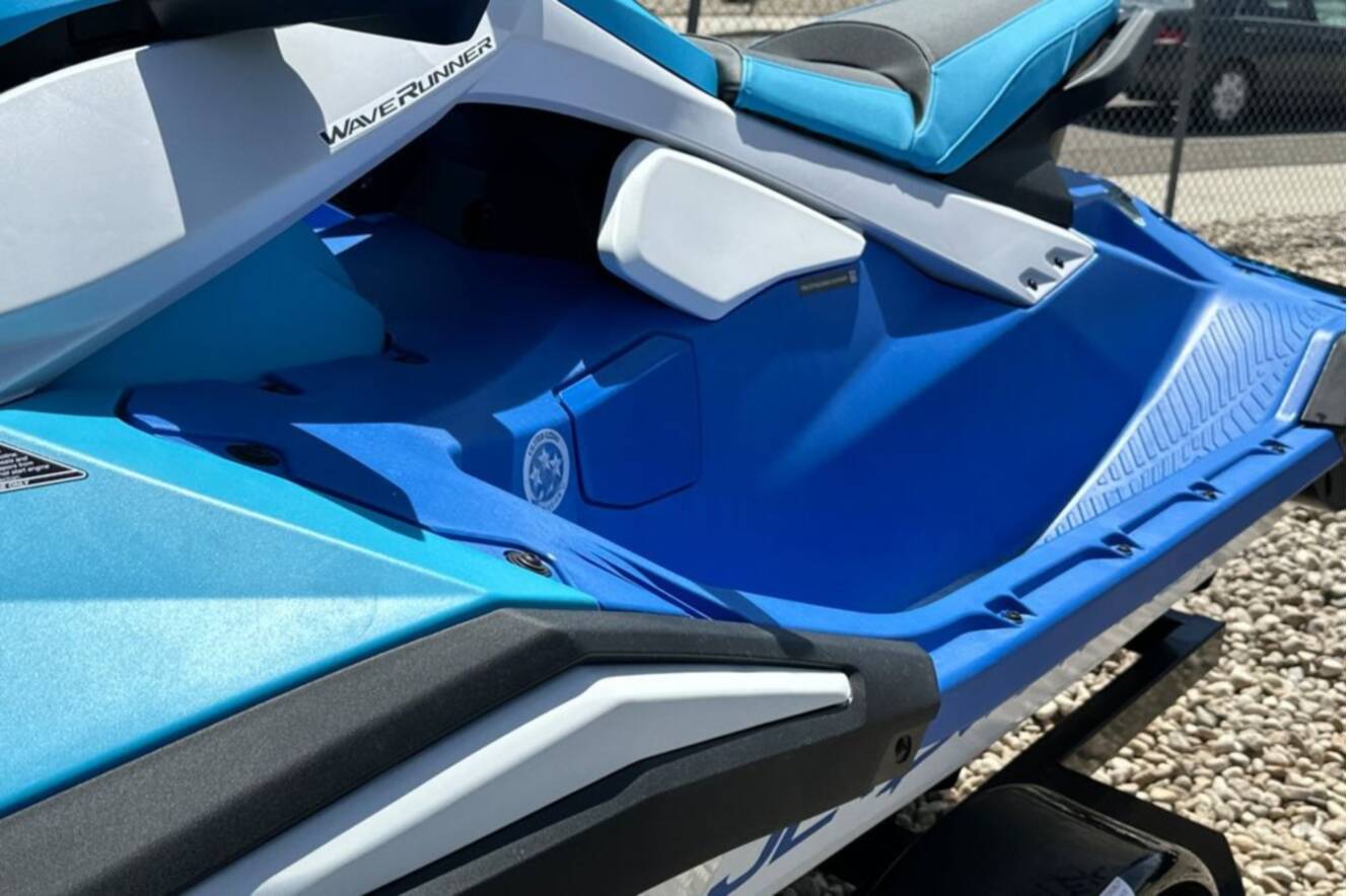 A photo of this 2026 Yamaha JETBLASTER DLX 3-AZURE BLUE/WHITE