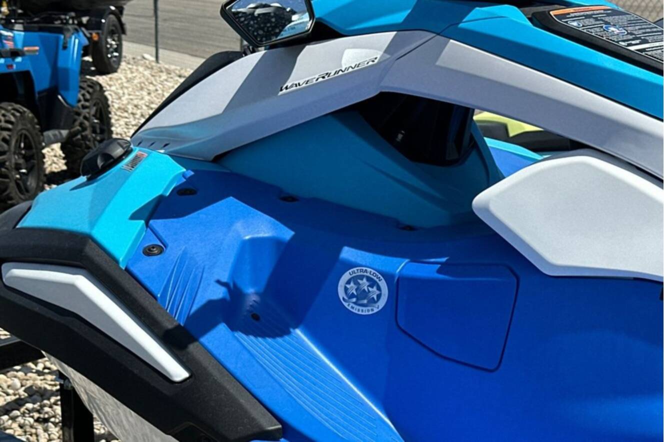 A photo of this 2026 Yamaha JETBLASTER DLX 3-AZURE BLUE/WHITE