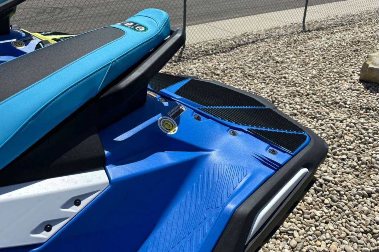 A photo of this 2026 Yamaha JETBLASTER DLX 3-AZURE BLUE/WHITE