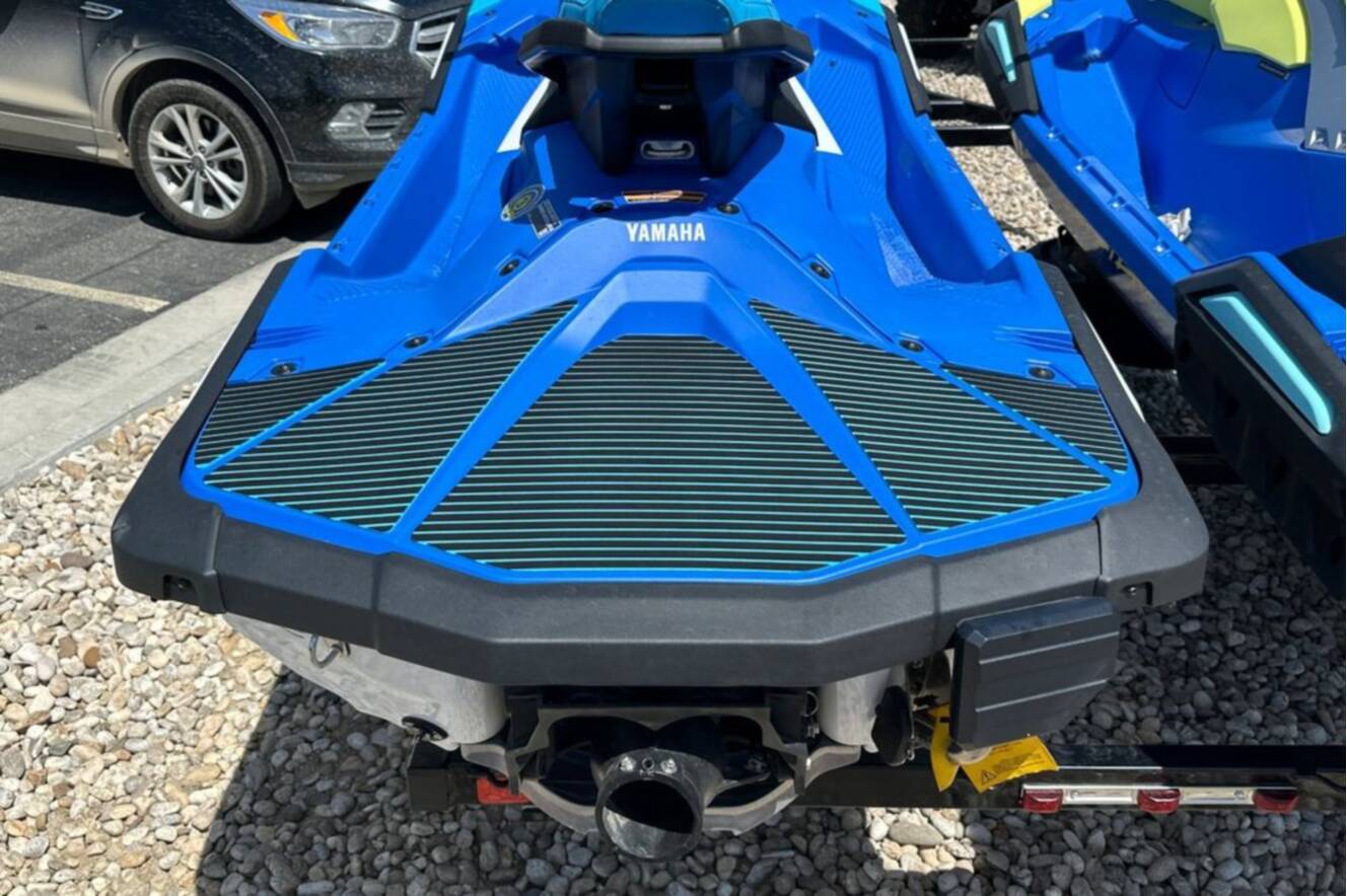 A photo of this 2026 Yamaha JETBLASTER DLX 3-AZURE BLUE/WHITE
