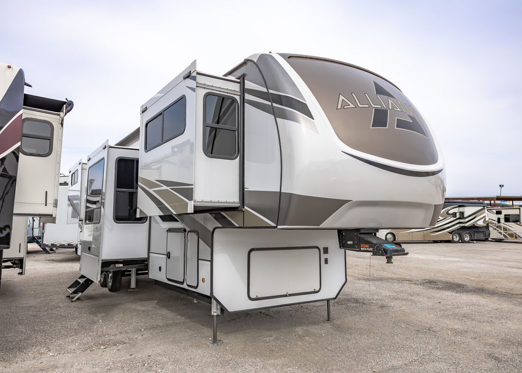2022 Alliance Rv Paradigm 385FL in weatherford TX