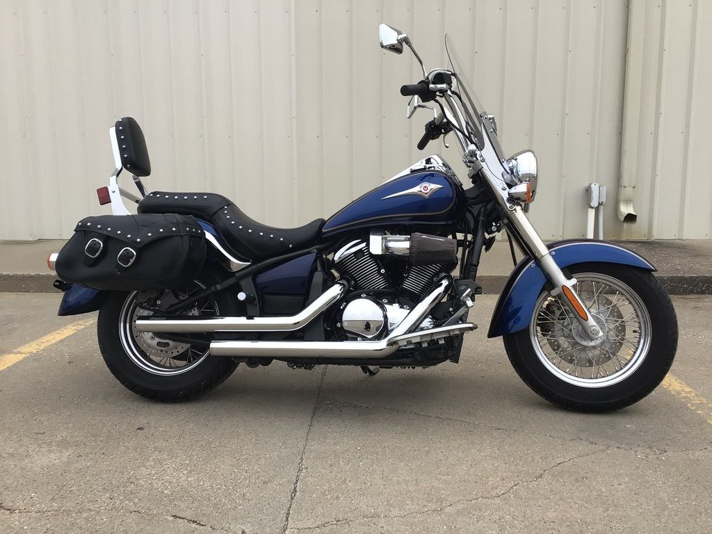 2011 Kawasaki Vulcan 900 Classic 900 CLASSIC in Des Moines, IA