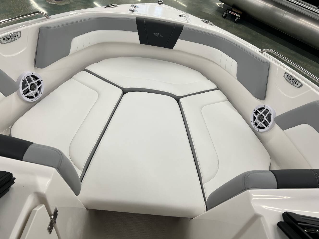 A photo of this 2026 Chaparral 23 SSI OB