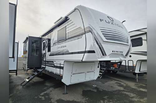 2026 Keystone Fuzion Toy Hauler 373 in sumner WA