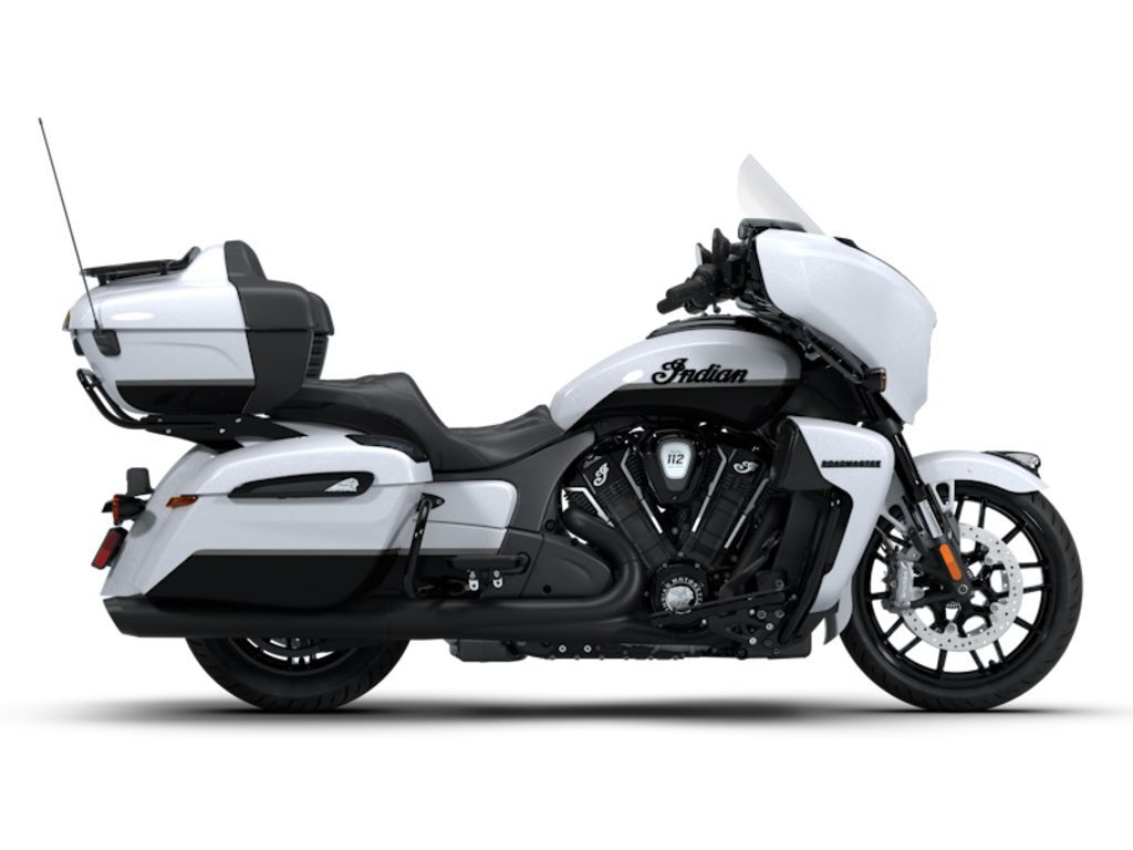 2026 Indian Motorcycle® Roadmaster® PowerPlus Dark Horse® 112 w/PowerBand Gho DARK HORSE in Watkins, MN