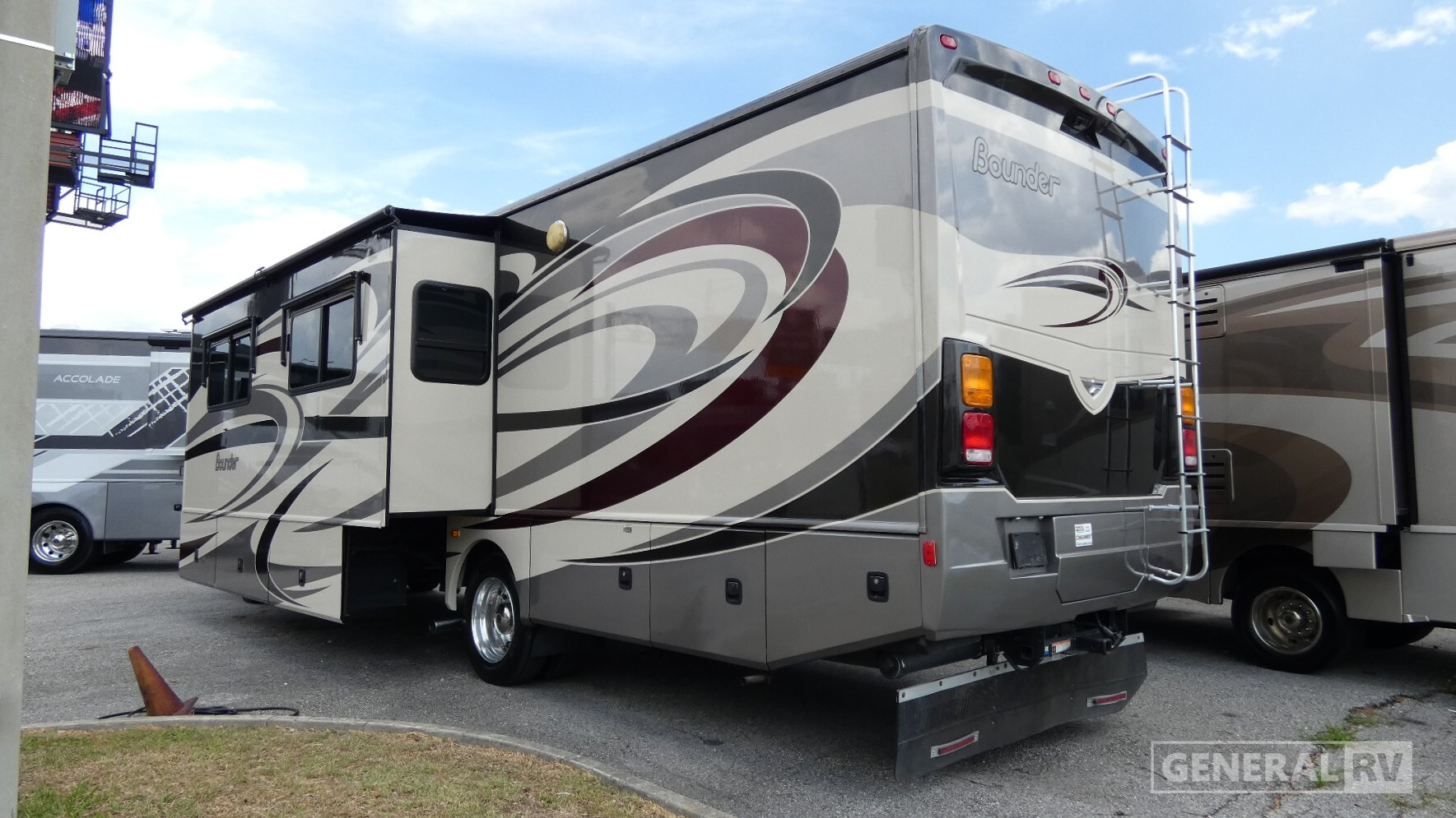 2014 Fleetwood BOUNDER 35K in orange park FL