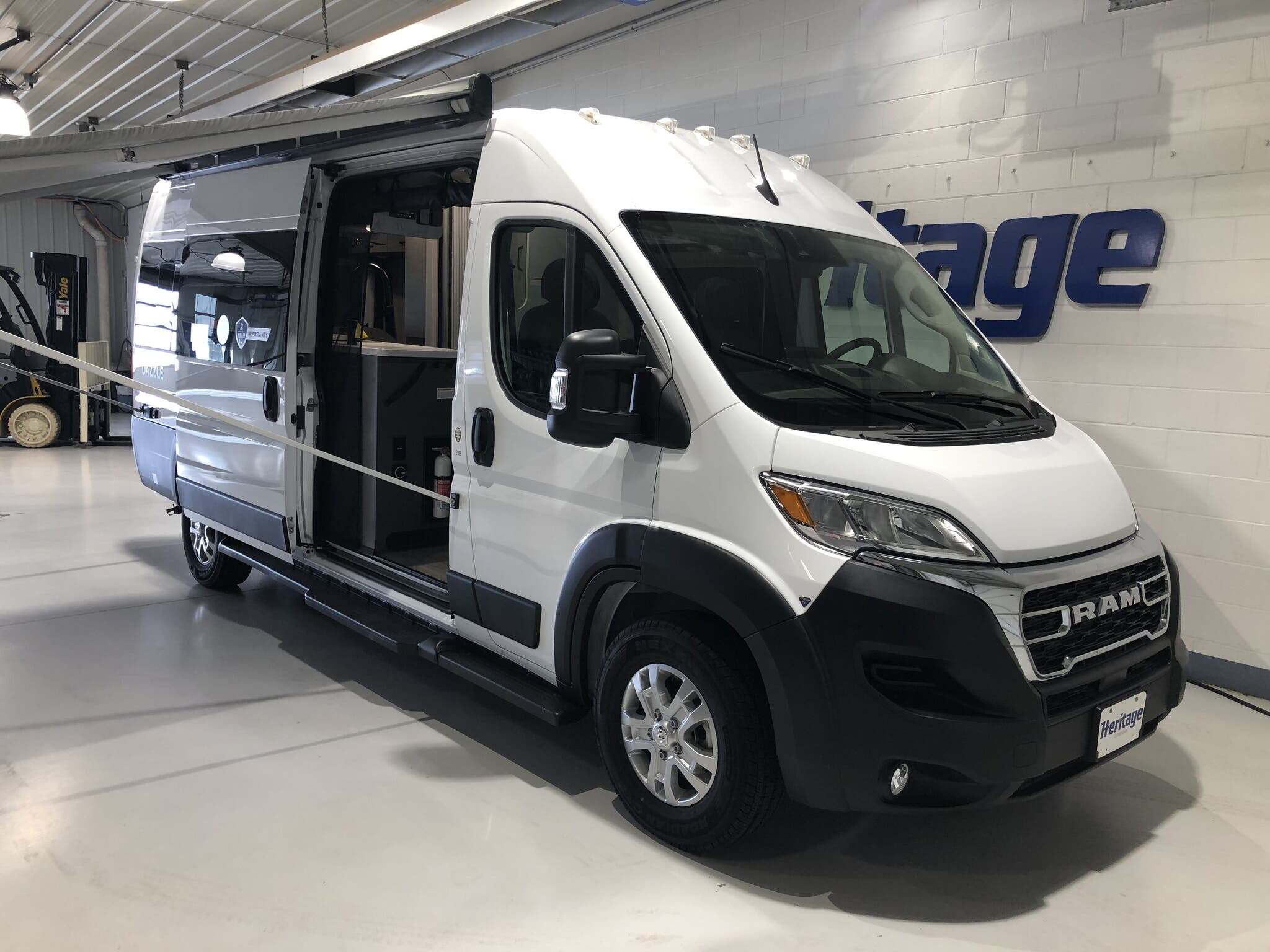 2025 Thor Motor Coach Dazzle 2JB RV